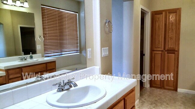 Building Photo - 6624 Capwell Way
