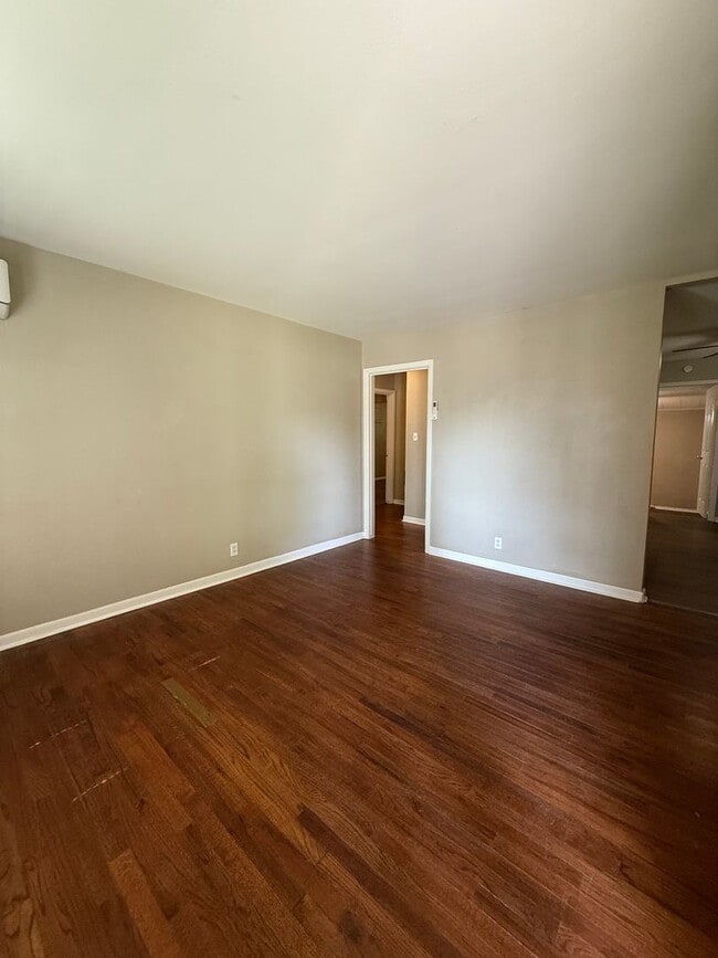 Building Photo - 3 Bedroom 2 Bath - Brook Village