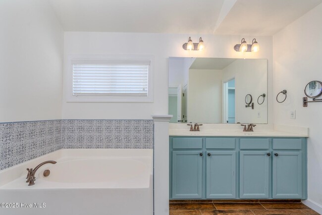 Building Photo - 402 Marsh Island Dr