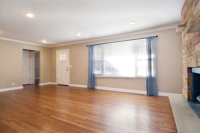 Building Photo - 1222 E Kensington Rd