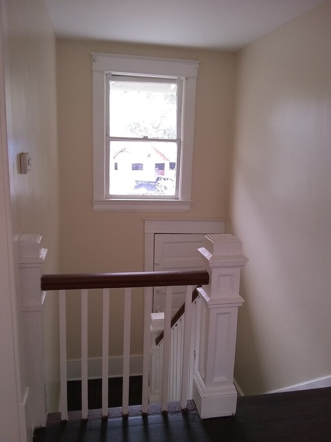 Building Photo - 703 E Colonial Dr