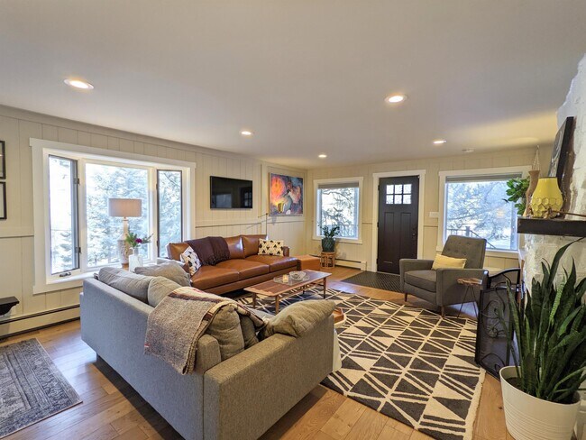 Building Photo - 32114 Upper Bear Creek Rd