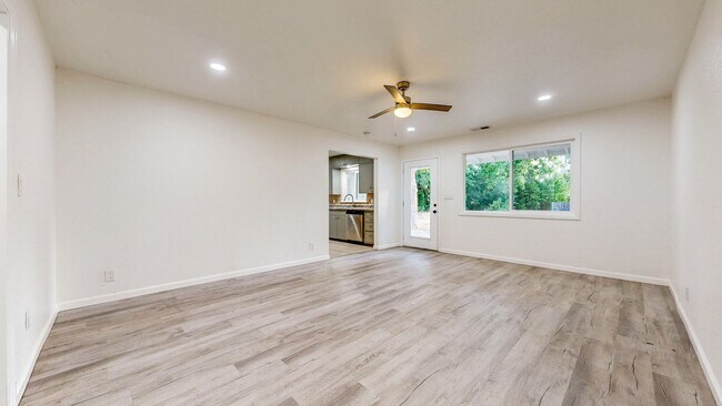 Building Photo - Bright & Clean Single Level FIVE bedroom i...