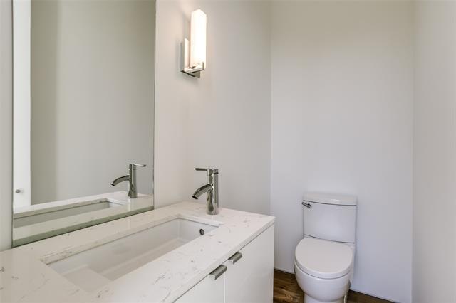 Building Photo - 2422 N Carroll Ave