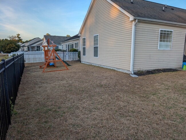 Building Photo - 4717 Farm Lake Dr