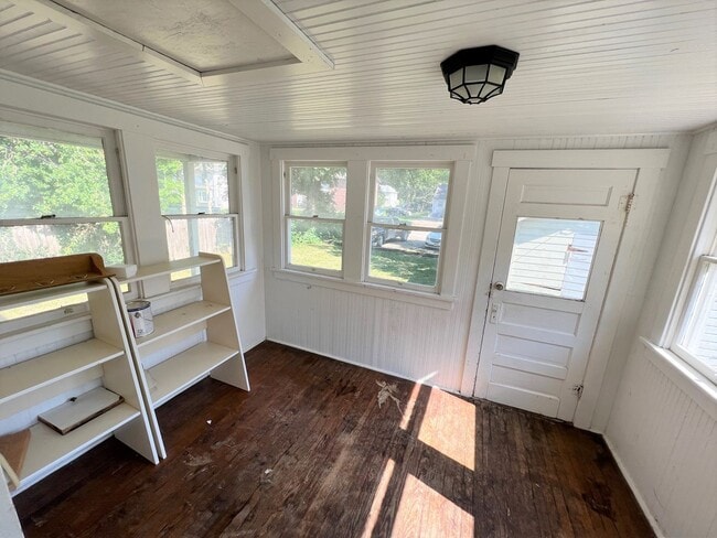 Building Photo - Prime Location 4 Bed House - Leasing 26/27 School Year