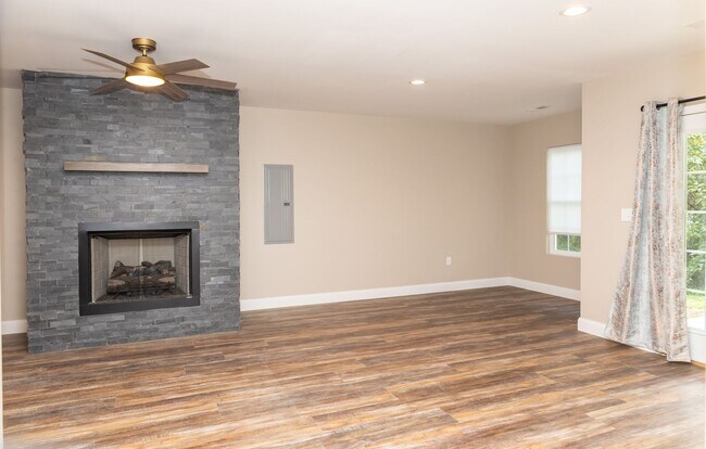 Building Photo - Condo Living 26 Hundred sq Ft!!