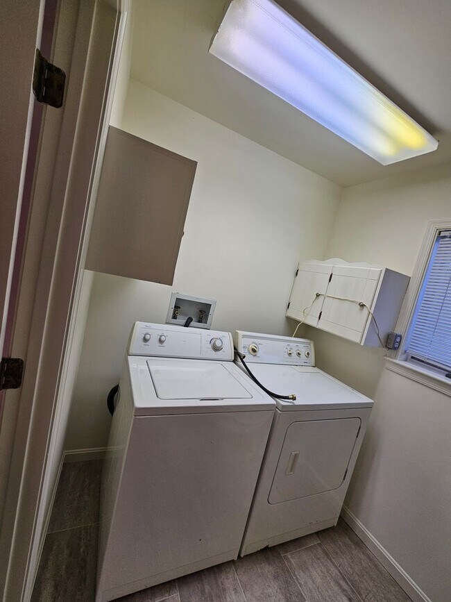 Building Photo - 616 N Washington St