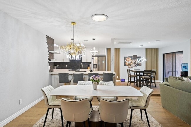 Building Photo - 8178 Via de Ln