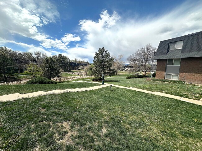 Building Photo - 280 E Highline Cir