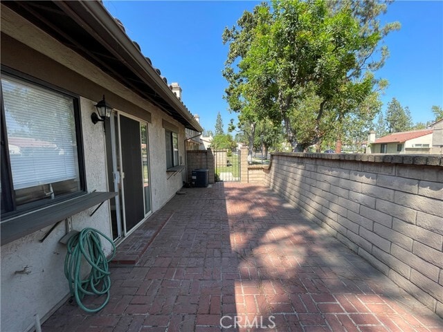 Building Photo - 9771 Louise Way