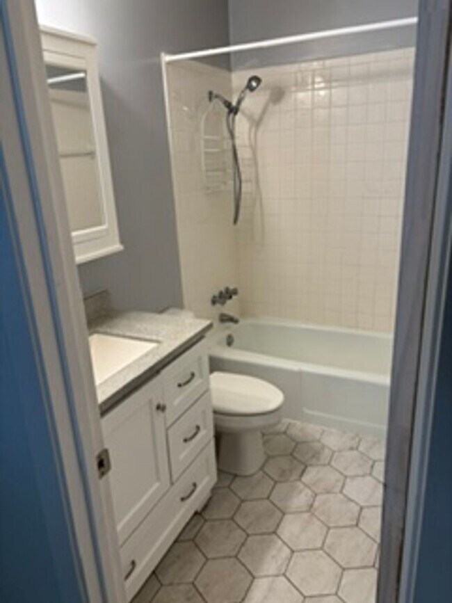 Building Photo - Charming 3 bedroom, 2 bathroom located in the picturesque Hot Springs Village, nearby the Coronad...