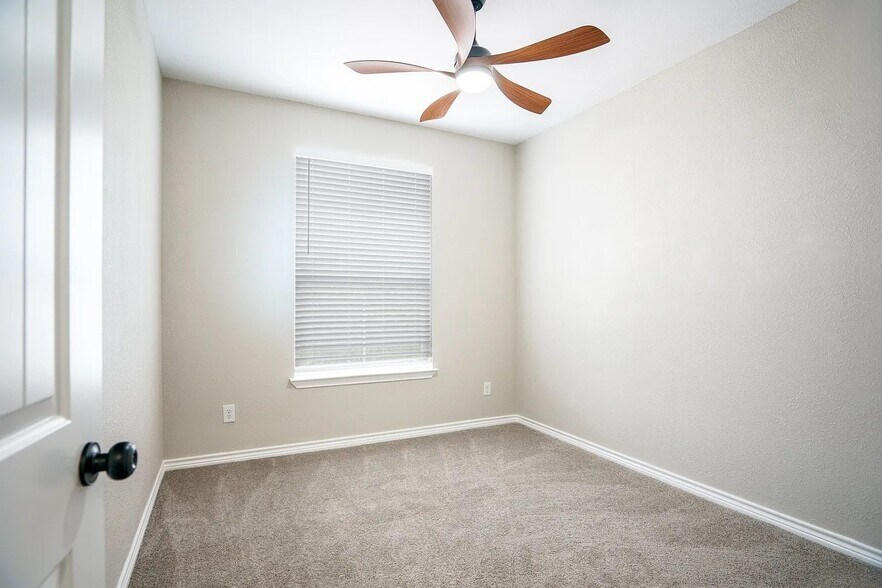 Building Photo - 2166 Stonebrook Ln