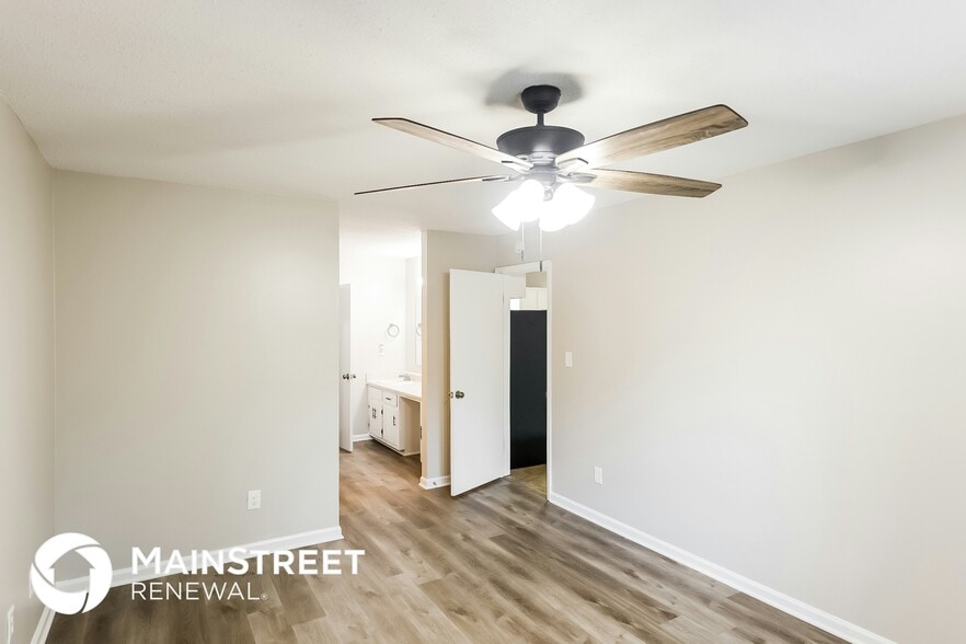 Building Photo - 3010 Lone Oak Rd