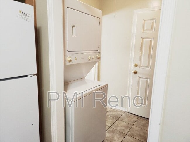 Building Photo - 321 Fodrin Wy