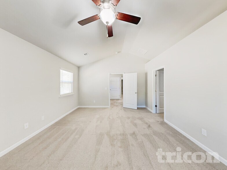 Building Photo - 229 Spring Knoll Dr