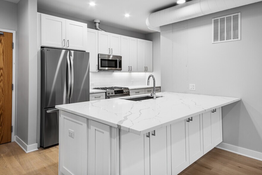 Building Photo - 4622 N Ashland Ave