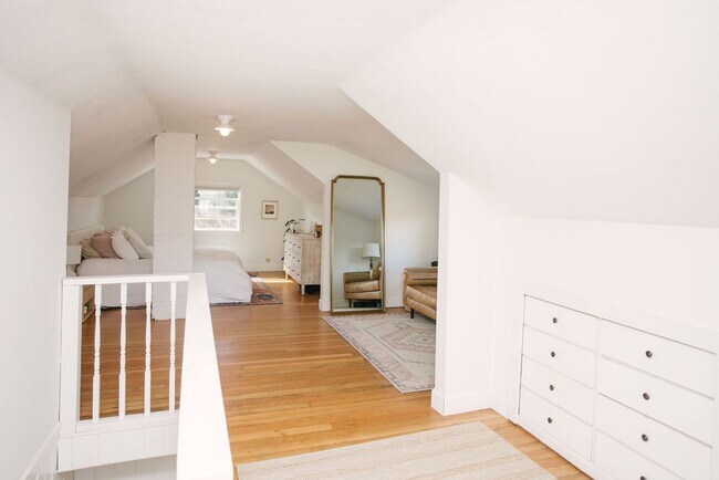 Building Photo - One of a kind house with on-site laundry, ...