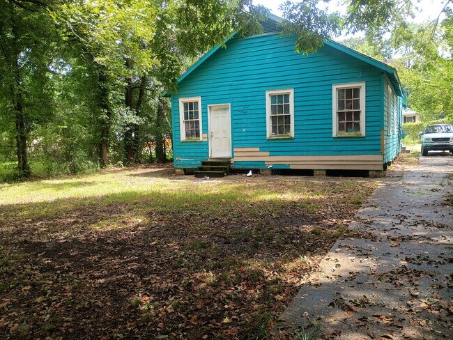 Building Photo - 3911 Evangeline St