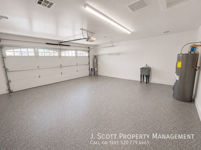 Building Photo - 6531 N 83rd Ln