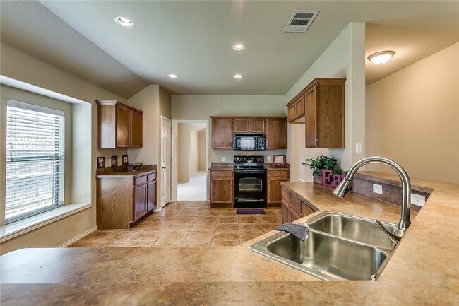 Building Photo - 3 bed, 2 Bath Home in North Fort Worth