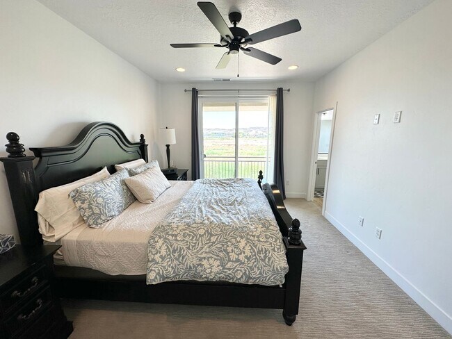 Building Photo - Pet Friendly!!! Beautiful Woodland Estates...