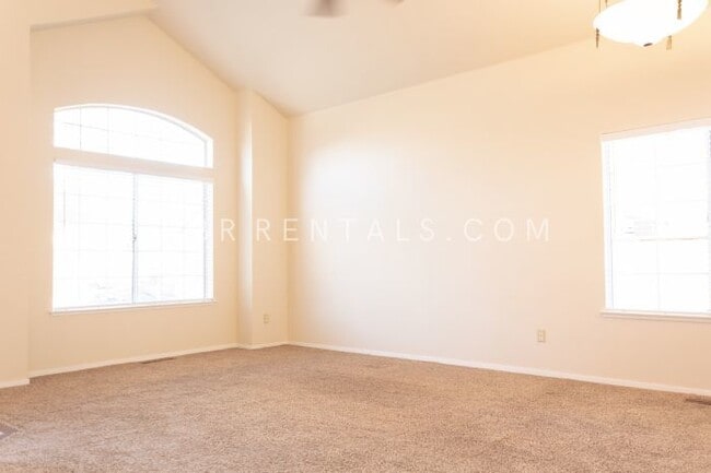 Building Photo - Charming 3-Bedroom Retreat with Cozy Fireplace in Tracy – Spacious Home with 2.5 Baths!