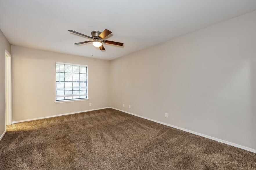 Building Photo - 1404 Copper Ridge St