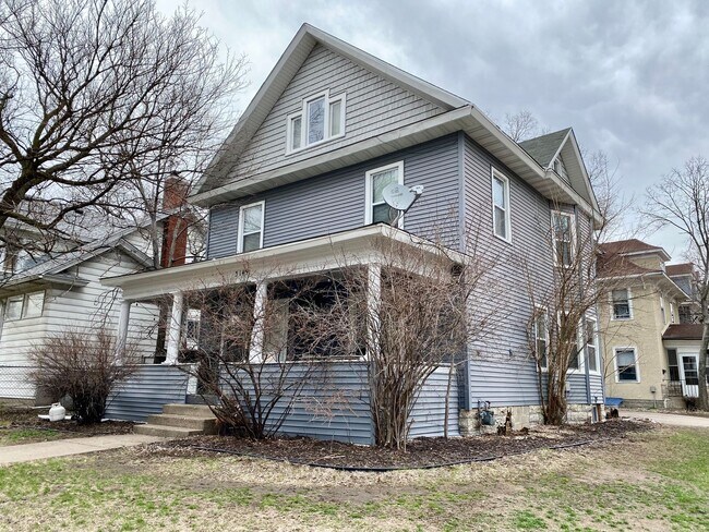Building Photo - Amazing 5BD/3BA House in Uptown! New kitch...