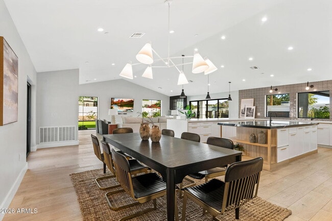 Building Photo - 3842 E San Miguel Ave