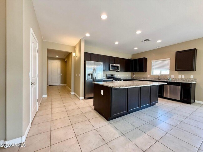 Building Photo - 40865 W Hensley Way