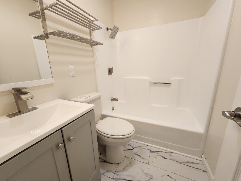 Building Photo - 22 Crescent St