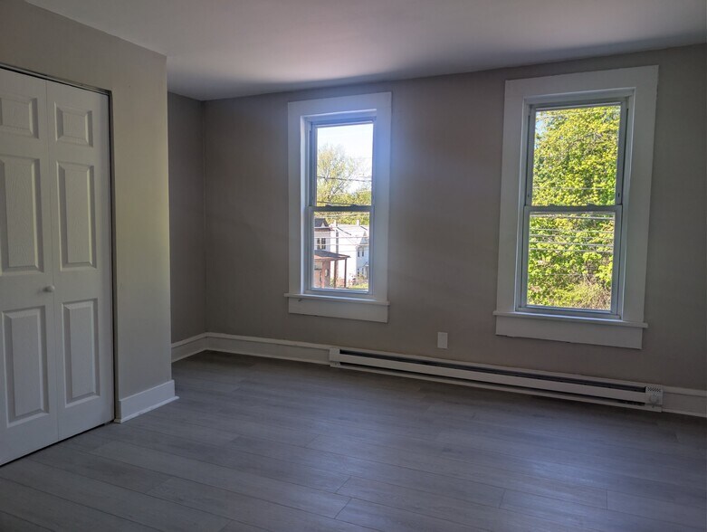 Building Photo - 500 Marion St