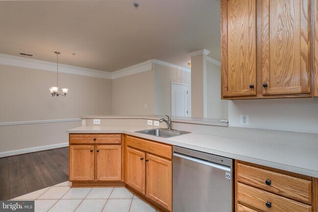 Building Photo - 5900 Whaleboat Dr