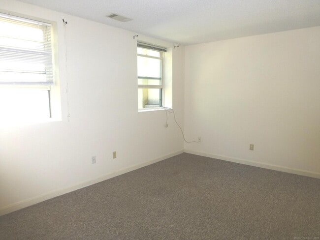 Building Photo - 221 Judd Square