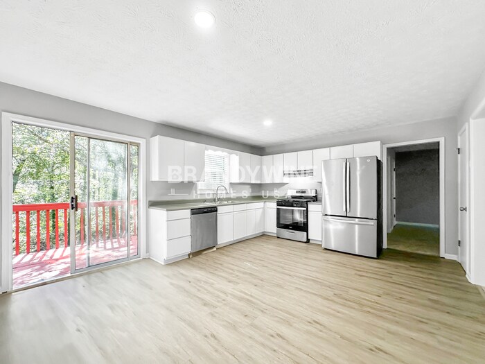 Building Photo - 3161 Summer Wood Cir