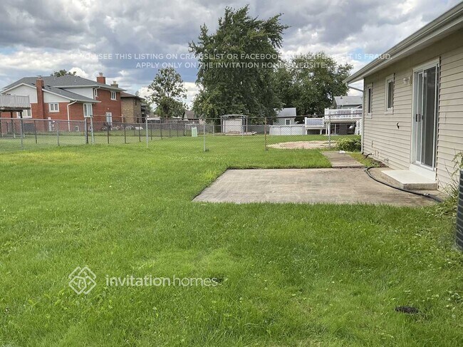 Building Photo - 15416 Ridgeland Ave