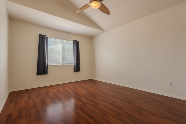 Building Photo - 3 Bedroom 2 Bathroom