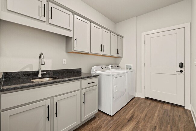 Building Photo - 913 NE Hts Ln