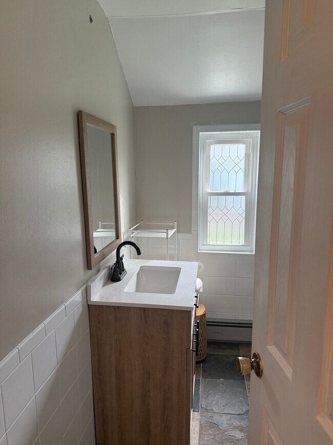 Building Photo - 1113 Logan Ave