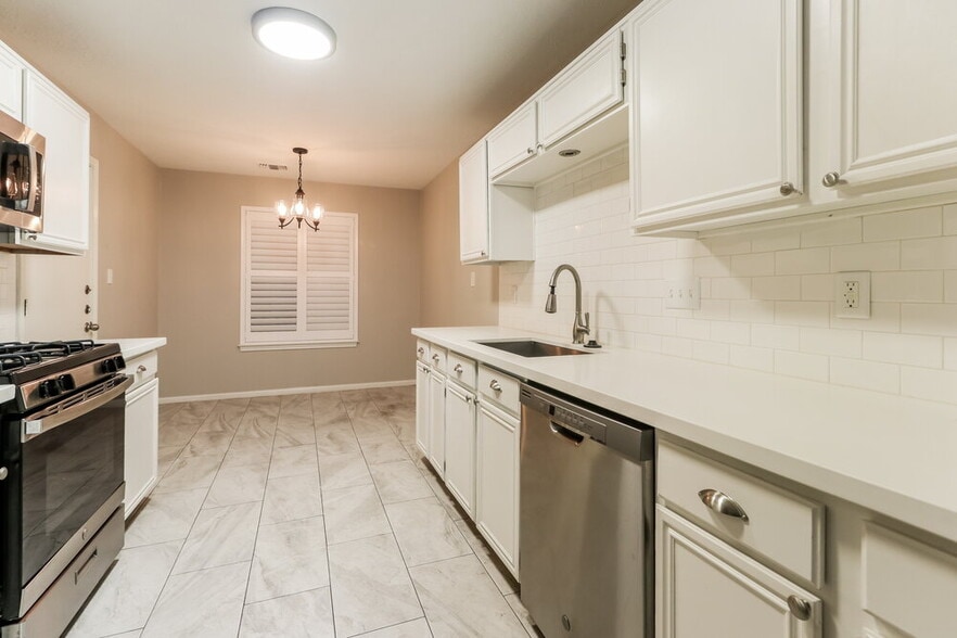 Building Photo - 5411 Roserock Ln