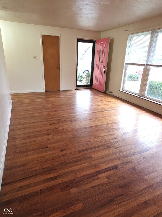 Building Photo - 10701 Broadway St