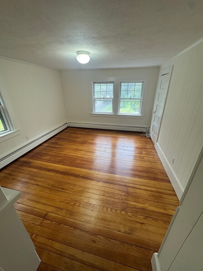 Building Photo - 19 Cinroc Cir