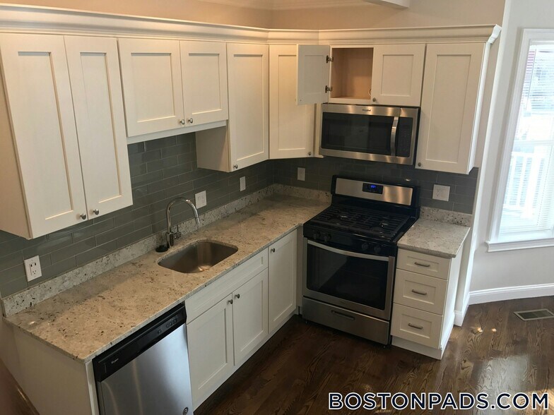 Building Photo - 19 Perrin St