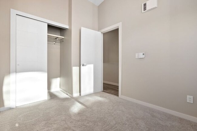 Building Photo - Elegant Mt. Baker End Unit Townhome with AIR CONDITIONING