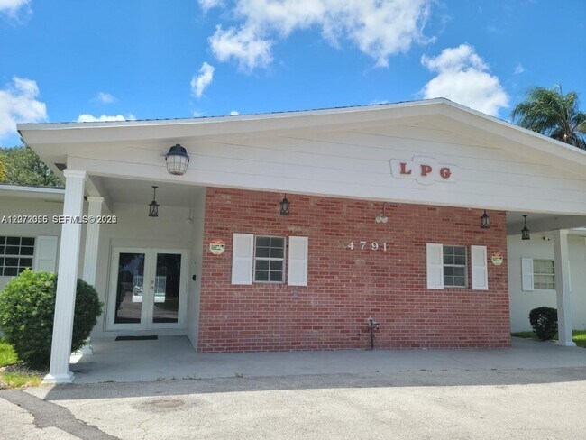 Building Photo - 4730 NW 10th Ct