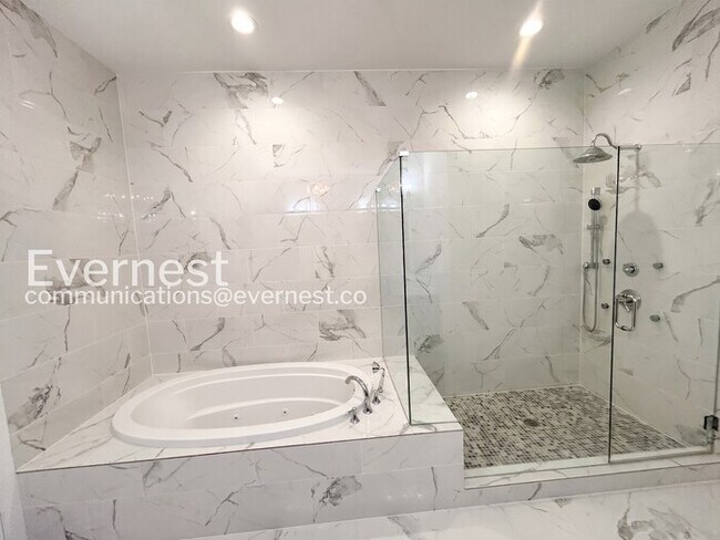 Building Photo - 5-Bed/4-Bath/Voucher Accepted/Available Now!