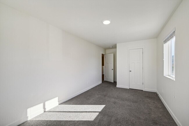 Building Photo - Dublin Farms Townhomes