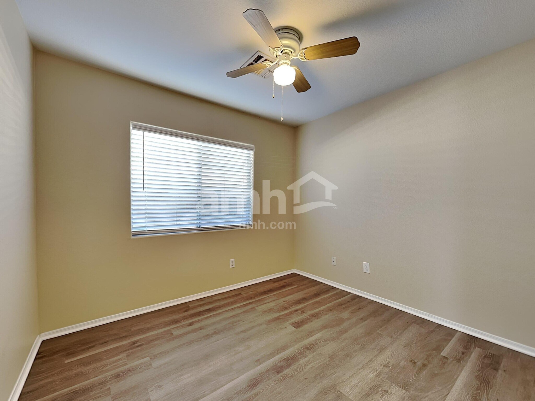 Building Photo - 6323 W Winslow Ave