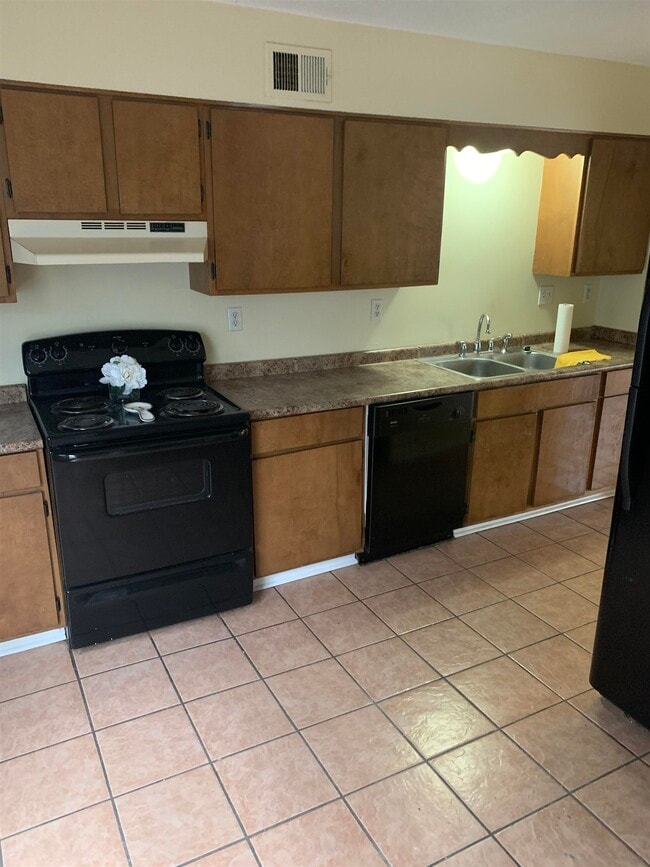 Building Photo - 3381 Cristil St